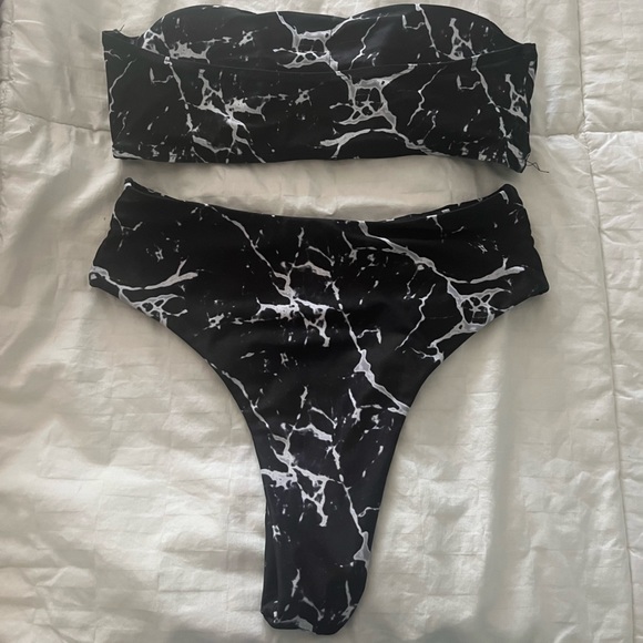 ⭐️black and white marble bikini set - Picture 2 of 3